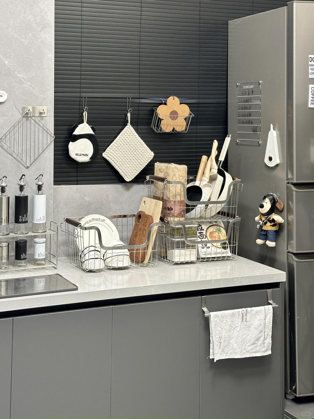 A Ní mór d'Árasáin Bheaga! Conas Seilf Miotail Balla a Roghnú a Bhfuil Ualach-Iompartha agus Buan?