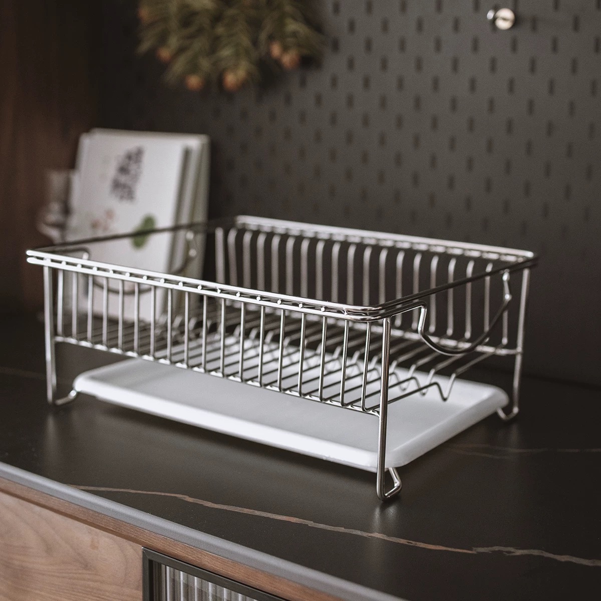 Conas a dhéanann Raca Stórála Baile Miotail i gcomparáid le Ceann Adhmaid?